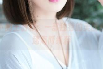 制服下的王羽杉：一部独特的美图合集，迷离而纯粹