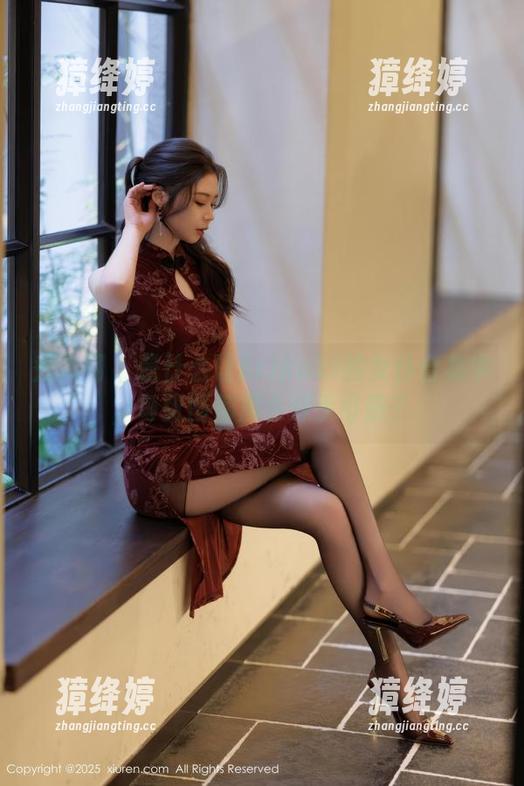 秀人网 - 是什么让Erikaki的女仆合集中，每张图都那么辣手可热？