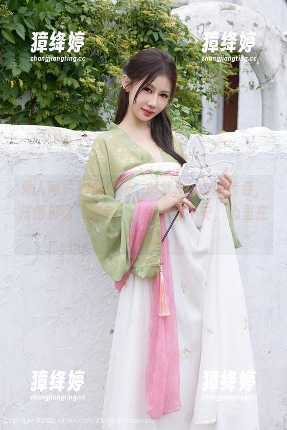 秀人网 - 图集更新，M梦baby的套装，搭得那么“安全”，我忐忑不安，心里在打小算盘。