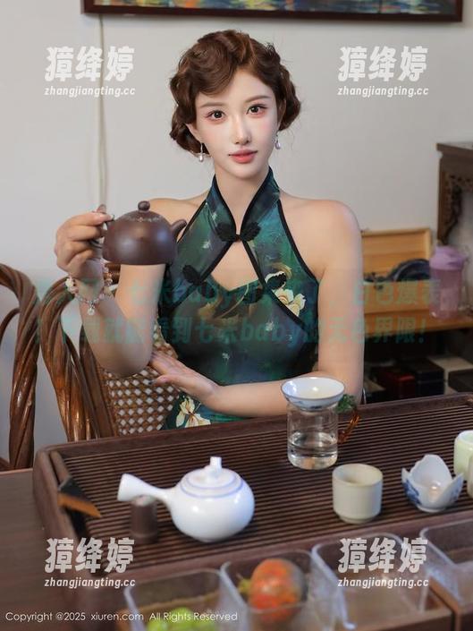 秀人网 - 七米baby图集来了，白色爆表！下载就能看到七米baby的无色界限！
