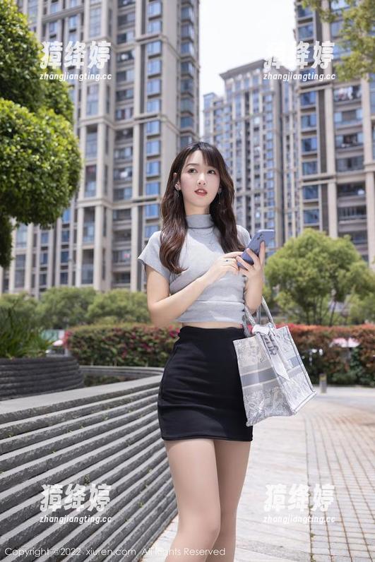 秀人网 - 俞夕梦，那个在户外定制作品里显得无比自信的人。
