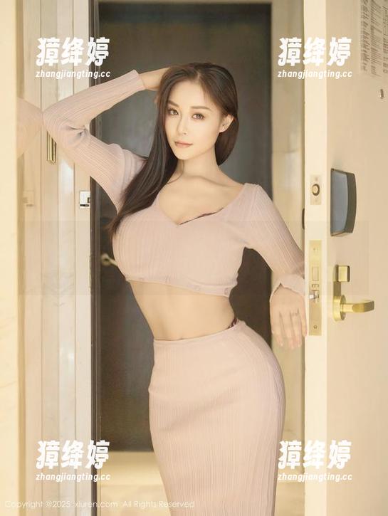 秀人网 - 奶油妹妹的女王写真，画风咋这么魔性呢？原图也太夸张了吧！