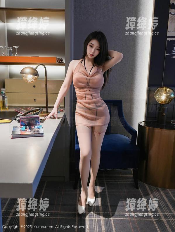 秀人网 - 随便一眼都是风景，娜比的办公室原图还在等你下载呢。