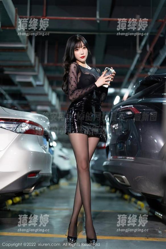 秀人网 - 徐安冉miki的网袜展示，最新图库里的小心机藏得还不错。
