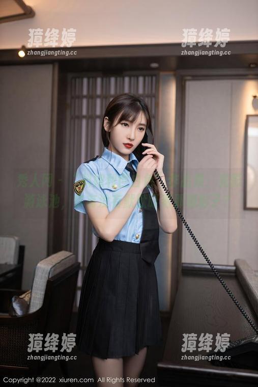 秀人网 - “抖娘利世白色”作品集：光影游泳池，你有没有默默盯着那根影子？