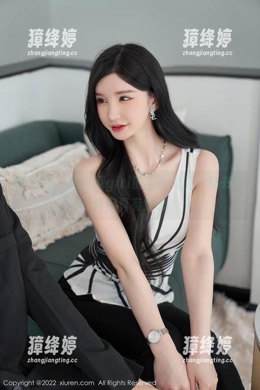 秀人网 - 拍黄瓜girl的最新美图，秘书这样穿真有意思