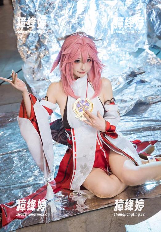 糖果果Candy的新作：办公室全集，谁说职场不能有点甜？