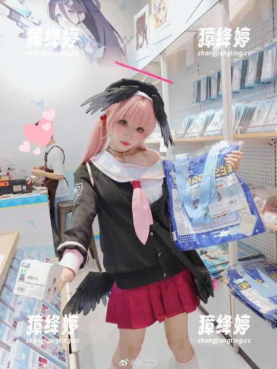 紫氯氯私房福利写真：禁闭者艾瑞尔，光影中的诱惑