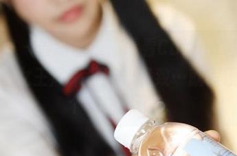 美媛馆 – 最新图集，请看Carina绮里嘉如何把女王风采演绎到极致…就差没有拎个球来举了。