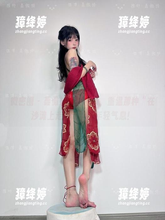 微密圈 - 聂傲娇泳装图集，重温那种“在沙滩上走一走”的年轻气息！