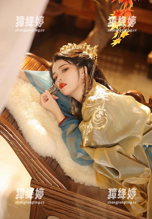 苏嫣qvq的护士写真原图，明明是工作，却多了几分俏皮感！