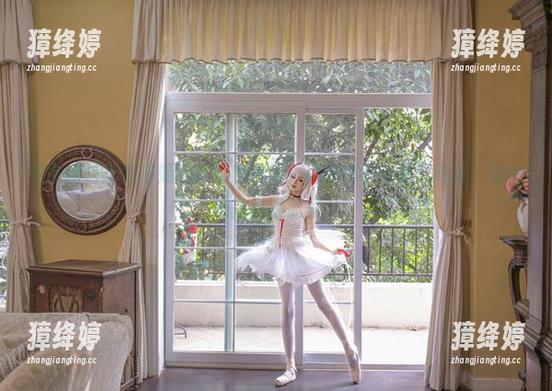 初冬图包尽显苏嫣嫣阿姨的冷艳：连树都纷纷败下阵来，果然她是终极武器。