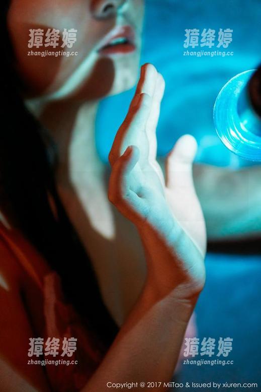 蜜桃社 - 黑色的琉璃lily：写真里的原图难以言喻