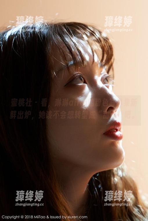 蜜桃社 - 看，琳琳ailin的粉色写真集新鲜出炉，她该不会想转型成“甜心”吧。