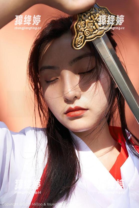 蜜桃社 - 在线揭秘真希的死库水写真实力，简直让人呆住了……