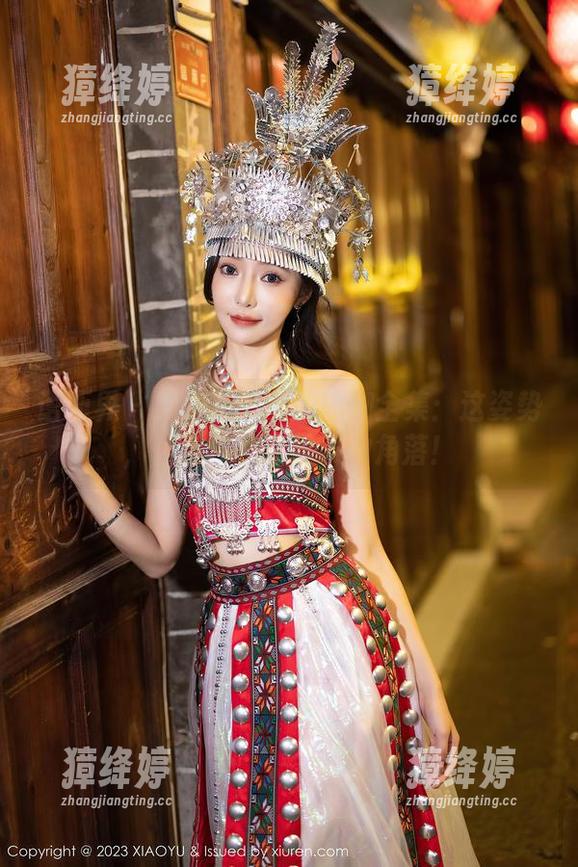 语画界-潘朵拉Laa 语画界 - 潘朵拉Laa的瑜伽全集:这姿势,很适合你家沙发的角落!
