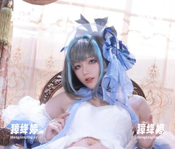 起司块wii的泳池写真，一看就是个美丽的意外，欢迎入高清图库观赏。
