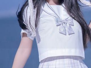 游戏里的尾巴她也能cos，过期米线线喵真是了一种魔力，这图集好喜欢。
