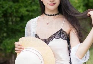 魅妍社 – 美图在手，夏倪可ella的职业装在线亮眼到让我流连。