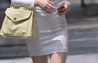 魔镜街拍 – 浪漫午后，婷婷的定制薄丝与包臀灰裙，尽在这些照片里，品味起来真的别有一番风味！