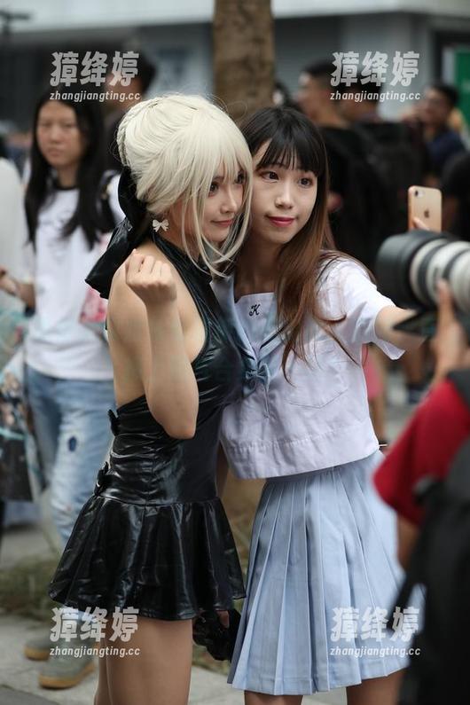 黑裙小姐姐从魔镜街拍走出来，别问，直接上照片合集哭一场！