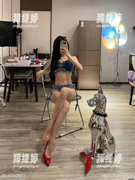 微密圈 - 哇，黎允熙免费写真里的礼服，难道流行开始要向未来发展的节奏了？